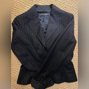 DOLCE & GABBANA CROPPED BLAZER. Size IT44 (S/M). Condition EXCELLENT!